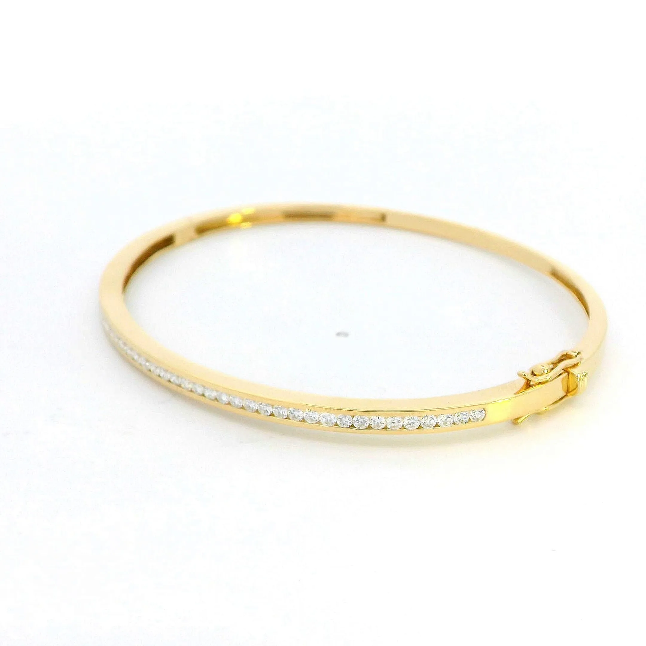 18k Gold Diamond Bangle with 0.85 Carat Round Cut Diamonds in Channel Setting