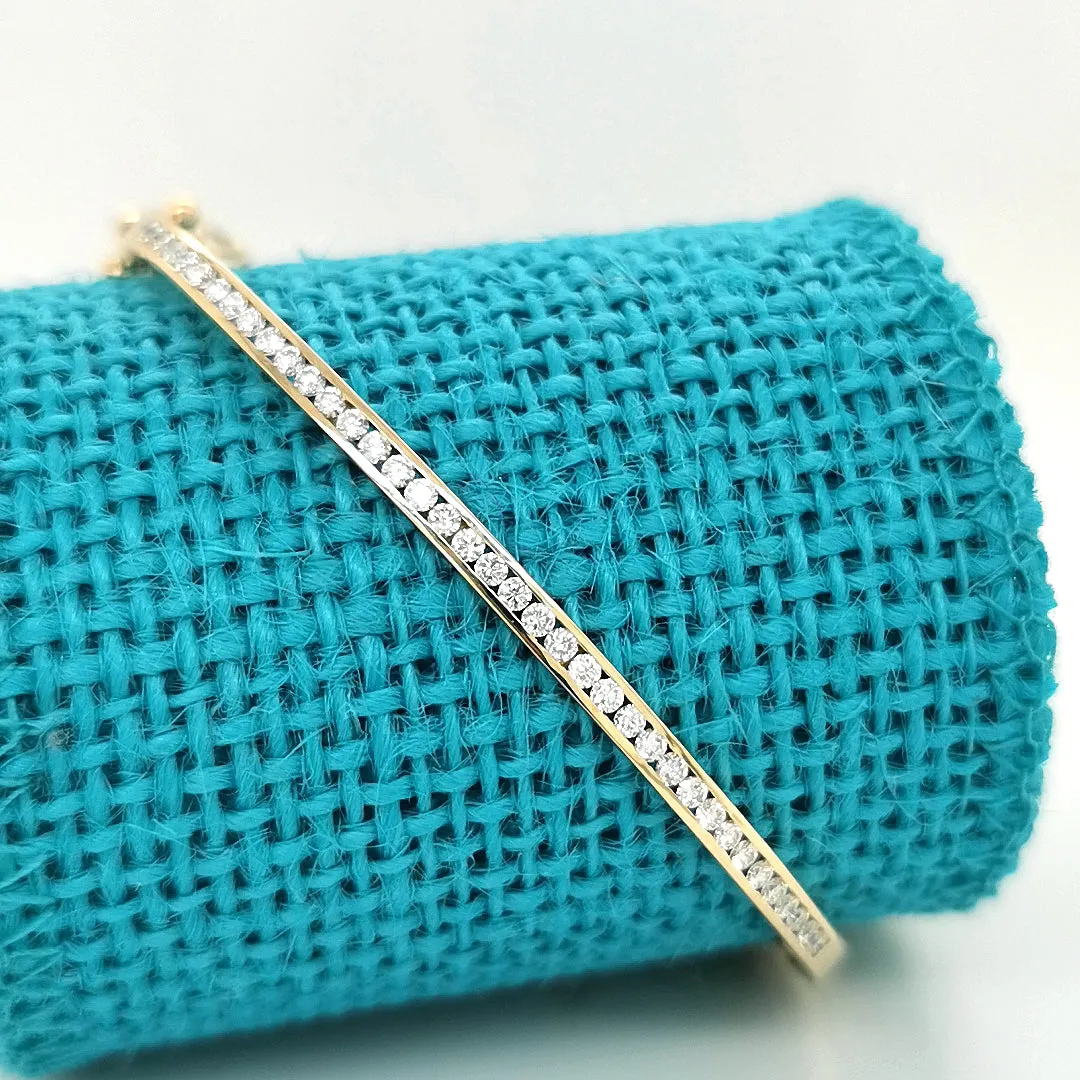 18k Gold Diamond Bangle with 0.85 Carat Round Cut Diamonds in Channel Setting