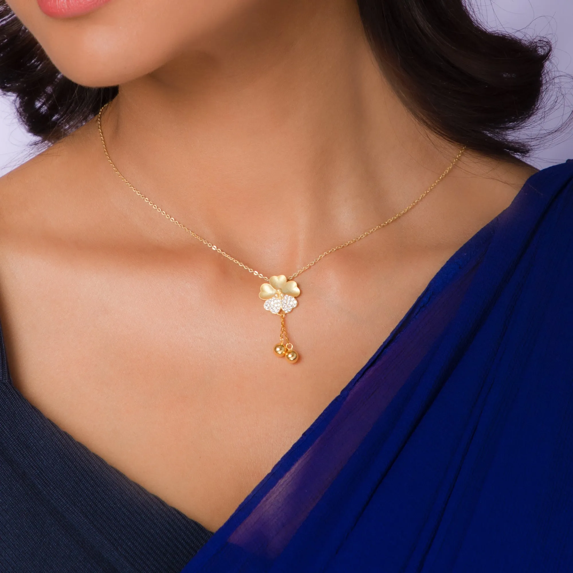 Golden Clover Dangle Pendant with Link Chain